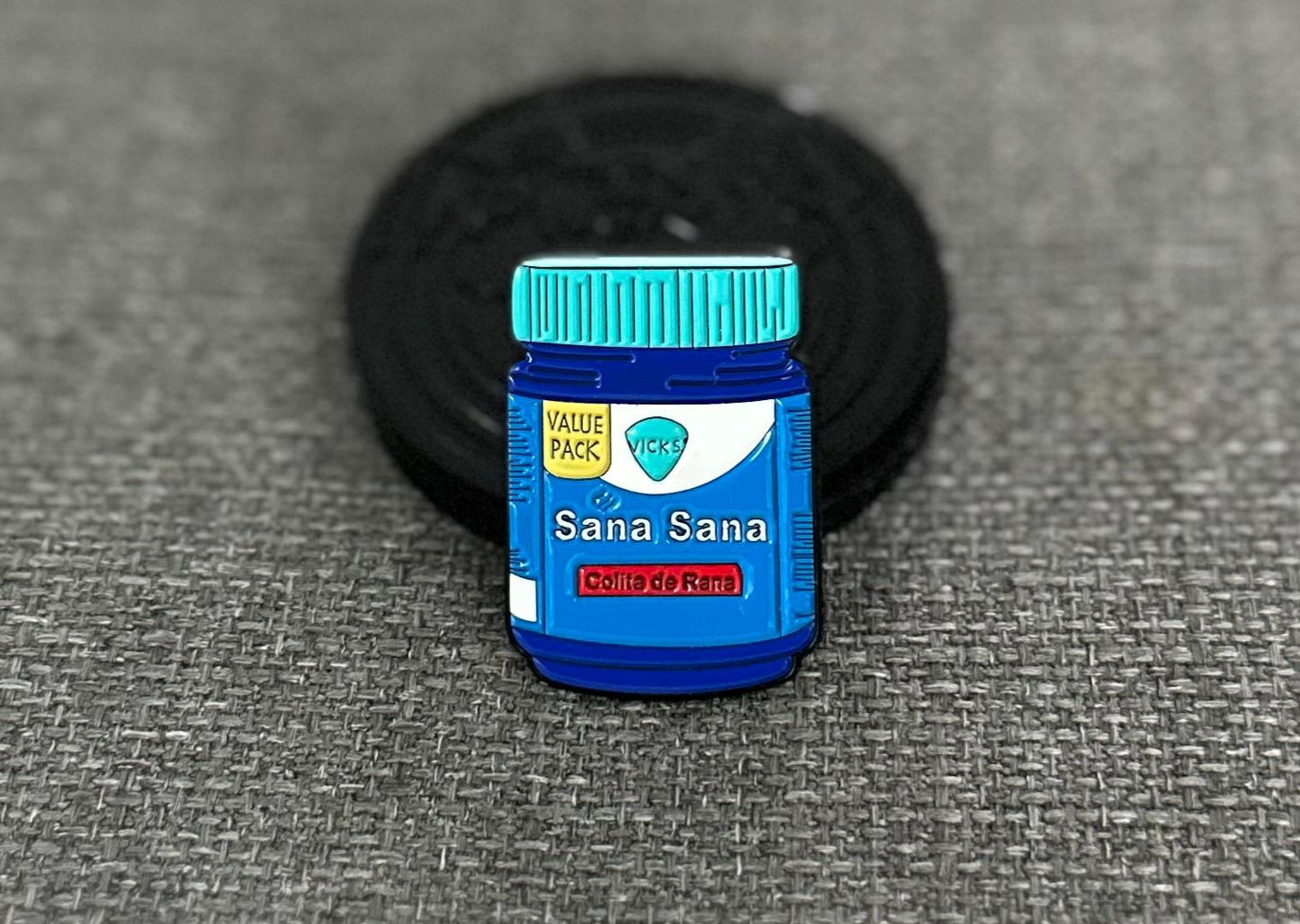Spanish Quotes "Untate Vicks" Collectible Pin Asia Exclusive